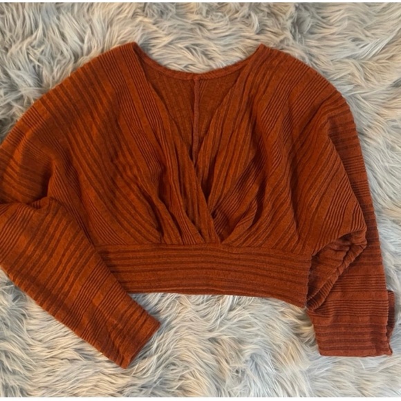 Long sleeve crop tops/sweaters - Picture 2 of 5